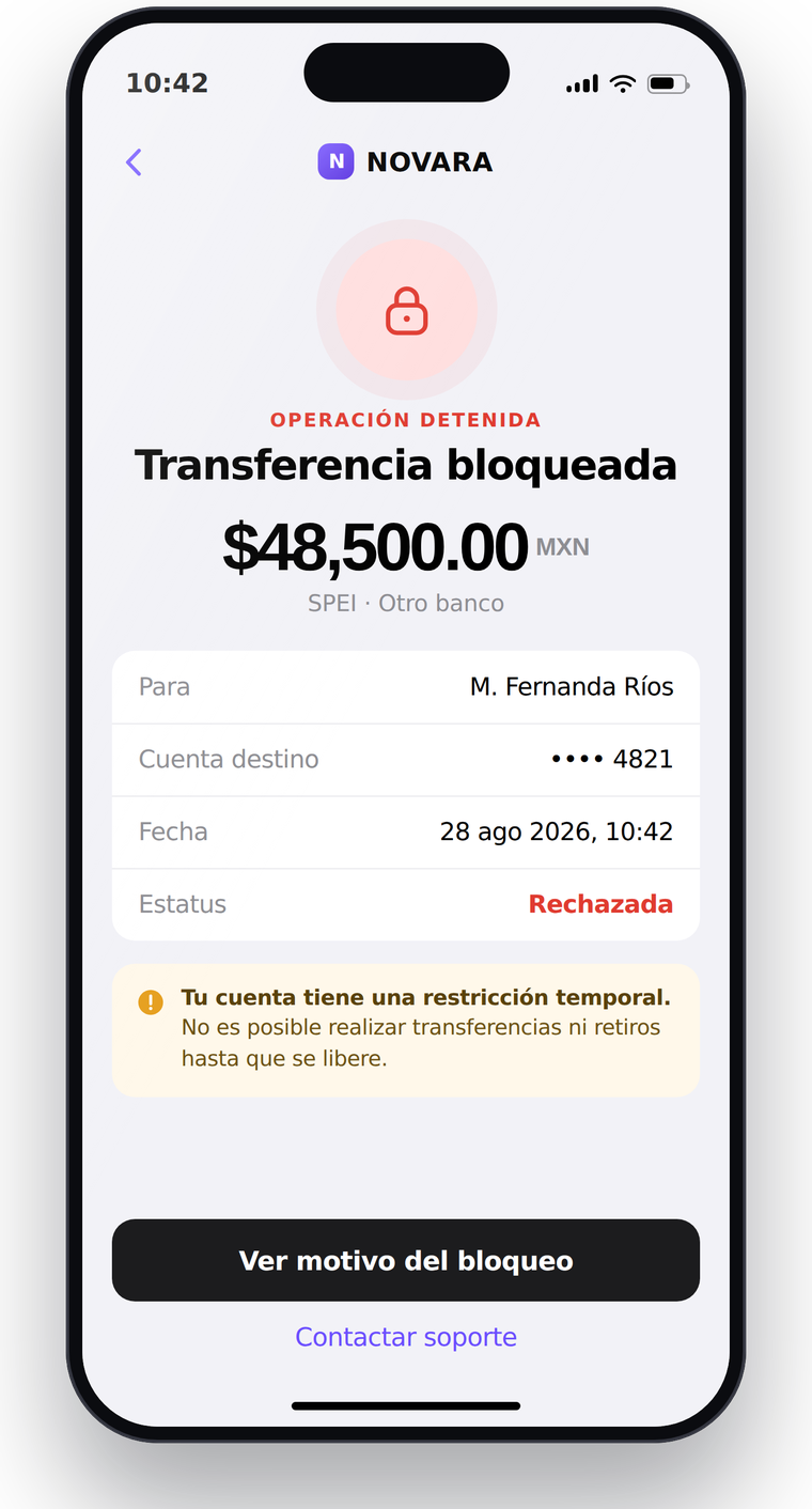 Pantalla de una aplicación bancaria mostrando una transferencia rechazada por restricción en la cuenta